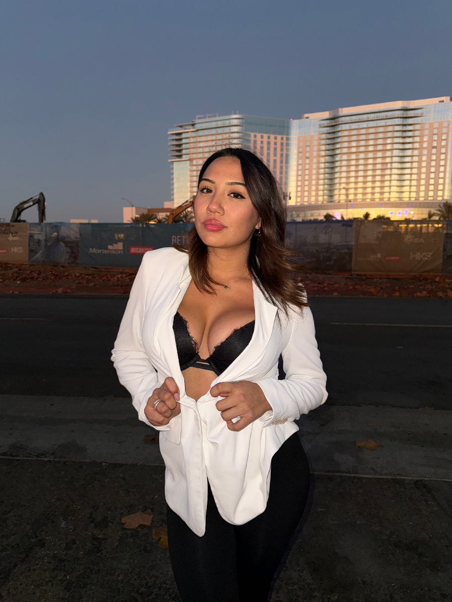 Take a pause and enjoy Ali Cruz — streaming from Bucaramanga