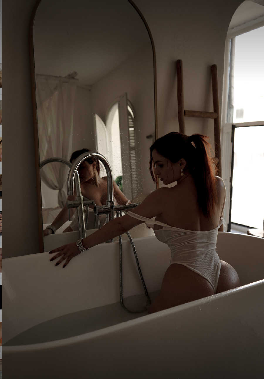 A playful frame from Miranda Faith nude — online in Bucaramanga