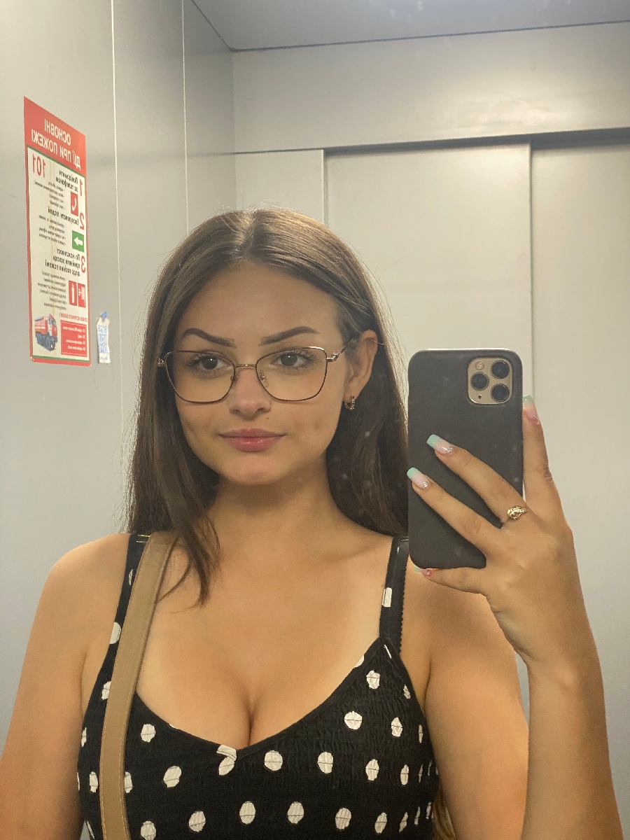 Sexy model Stacy in Bucaramanga